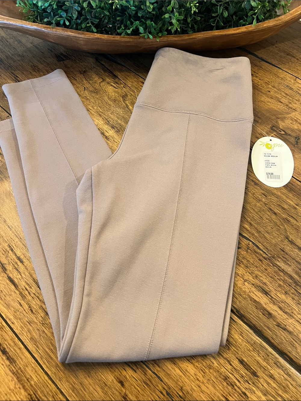 NWT Lysse Center Seam Ponte Leggings in Mocha.  Size Medium